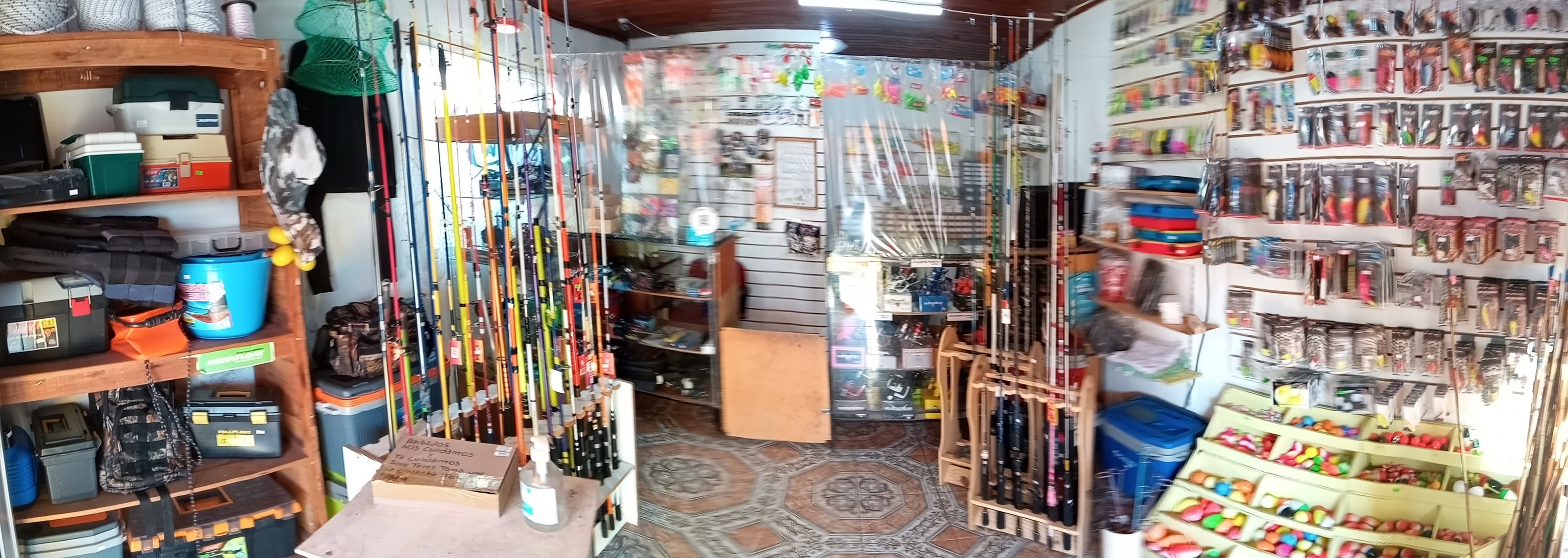 Interior del local de La Covacha del Pescador
